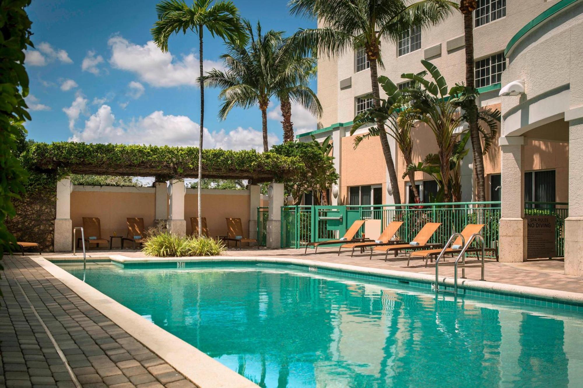 Courtyard By Marriott Fort Lauderdale Airport & Cruise Port Dania Beach Exterior foto