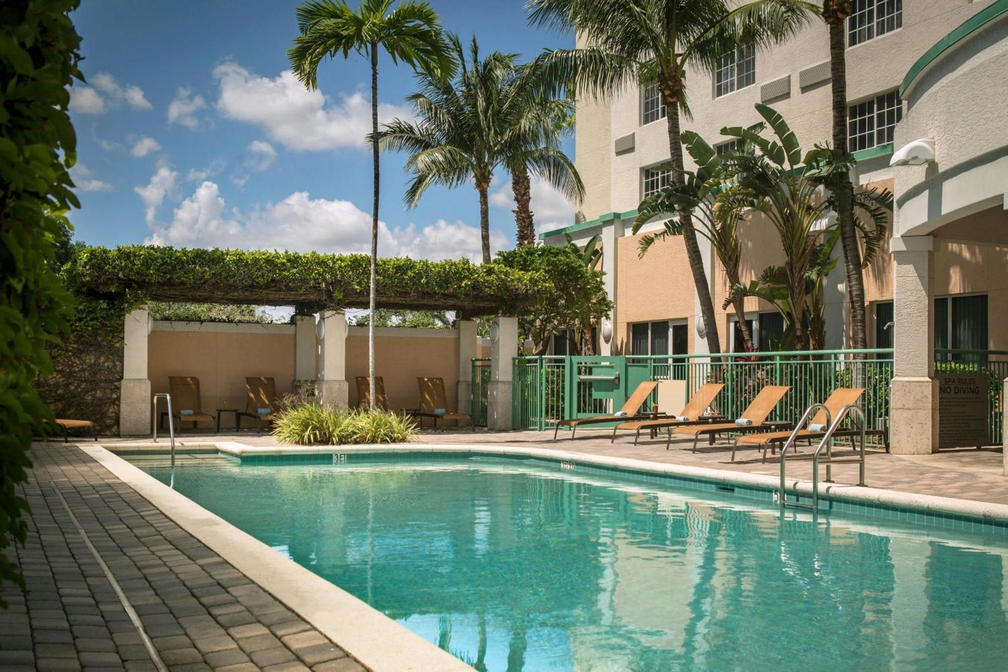 Courtyard By Marriott Fort Lauderdale Airport & Cruise Port Dania Beach Exterior foto