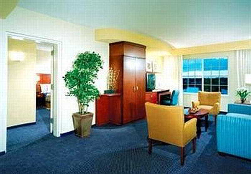 Courtyard By Marriott Fort Lauderdale Airport & Cruise Port Dania Beach Habitación foto