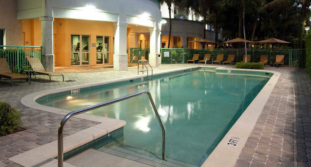 Courtyard By Marriott Fort Lauderdale Airport & Cruise Port Dania Beach Exterior foto
